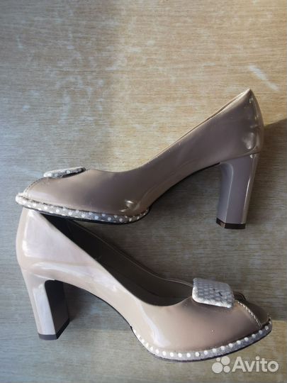 Туфли женские 37 размер бежевые