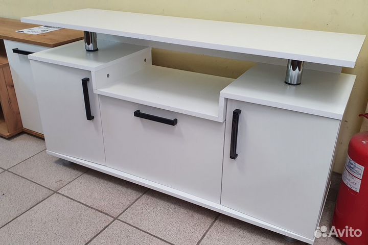Тумба под тв белая