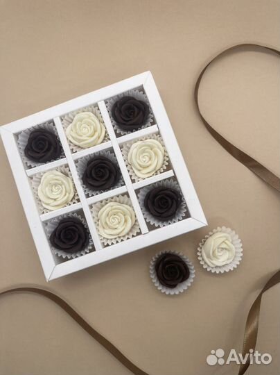 Коробка 9 шоколадных роз в подарочной коробке