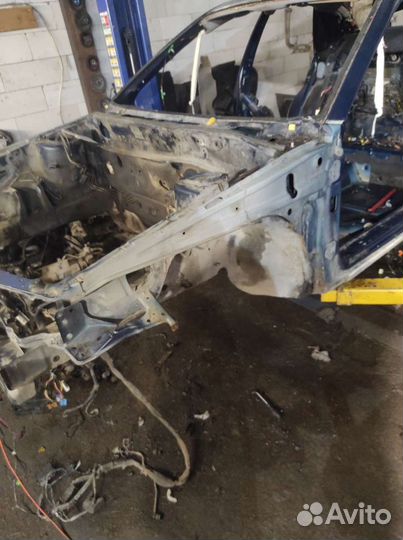 Передняя часть кузова Volvo s40 V40 1999-2004