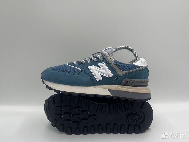 Кроссовки женские