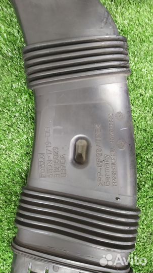 Воздухозаборник Volvo V70 B5254T10 2010