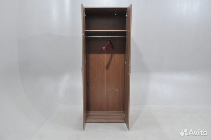 Офисный шкаф для одежды