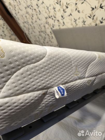 Кровать двухспальная с матрасом 160 200