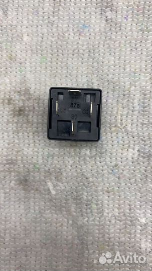 Реле компрессора пневмы Audi Q7