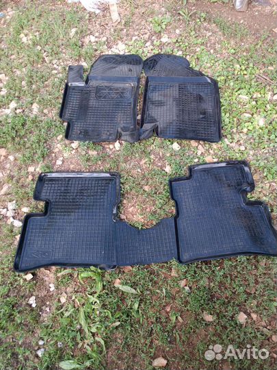 Автомобильные коврики резиновые
