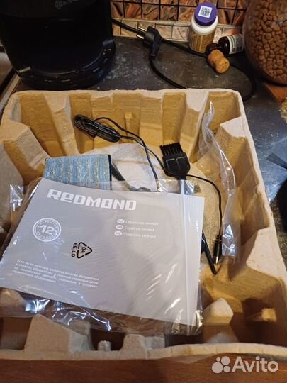Робот пылесос Redmond rv r650