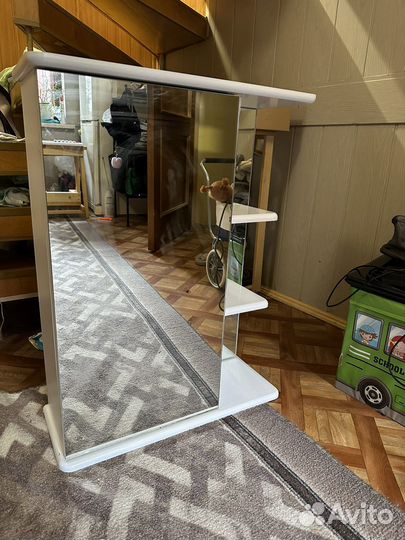 Навесной шкаф с зеркалом