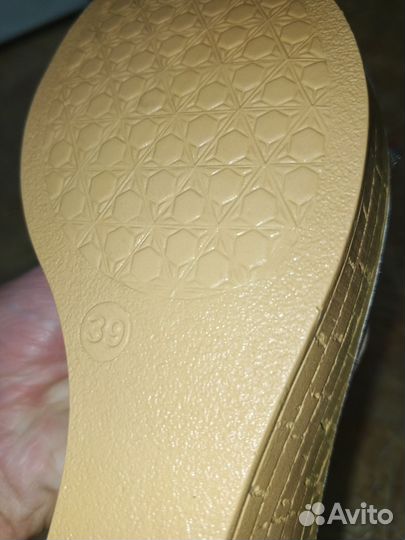 Босоножки женские