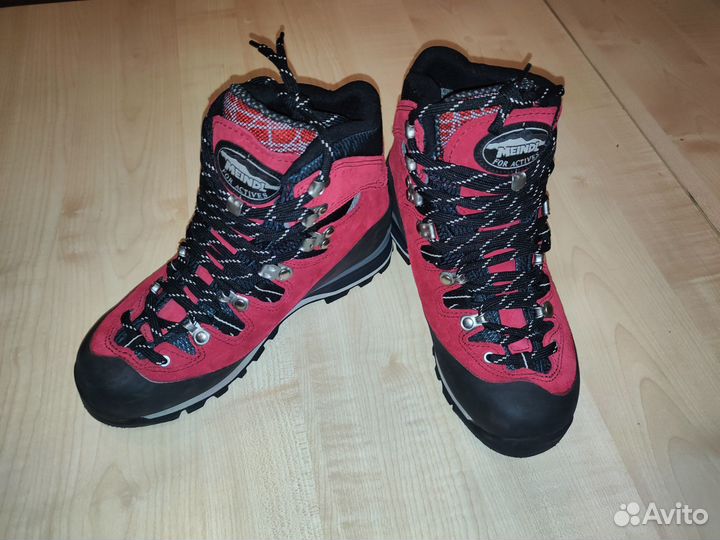 Трекинговые ботинки