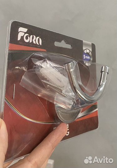 Крючок настенный в ванную комнату