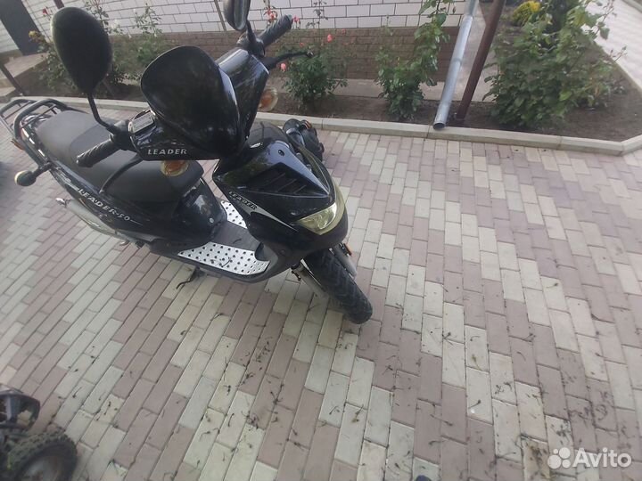 Скутер stels leader 50