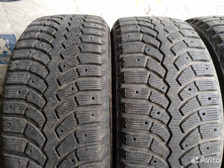 Bridgestone Blizzak Spike-01 235/55 R17 103T