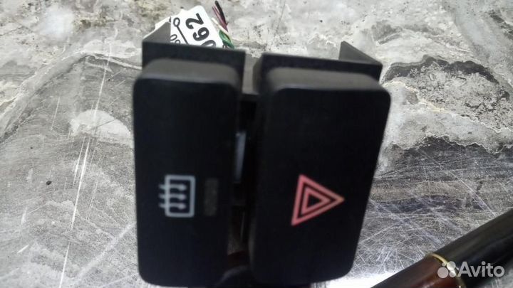 Кнопка аварийной сигнализации Toyota Corolla E12