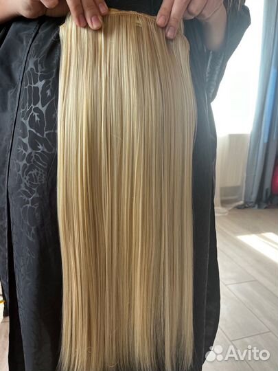 Волосы на заколках блонд