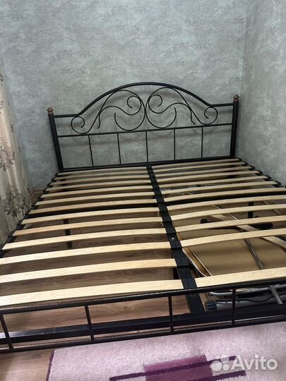 Кровать двухспальная с матрасом 180 200