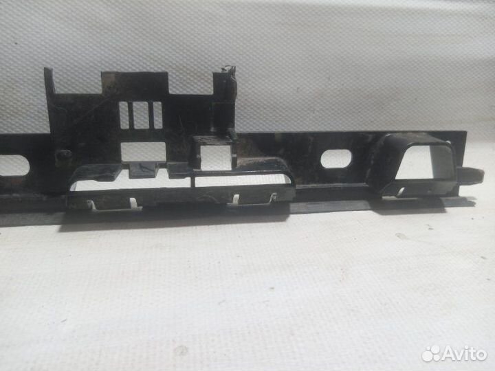 Кронштейн порога левый Porsche Macan 95В 2013