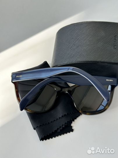 Солнцезащитные очки женские prada