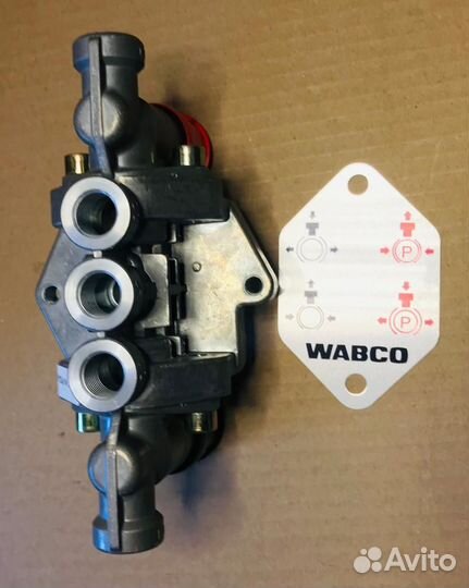 Клапан растормаживания прицепа с двумя клапанами