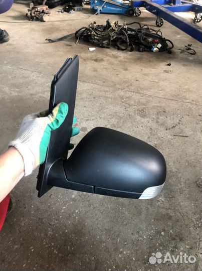 Зеркало боковое левое Volkswagen Touran 2004