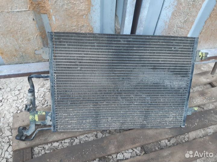 Радиатор кондиционера Volkswagen Passat