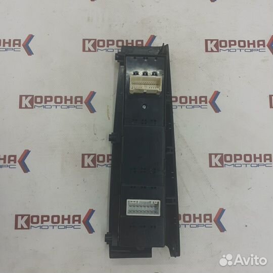 Кнопка стеклопоподъемника передней правой двери H