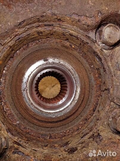 Кулак задний правый KIA Sorento XM