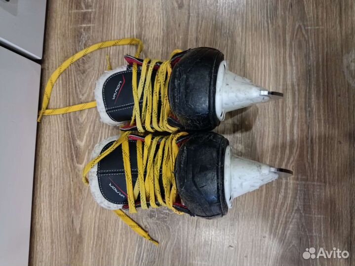 Коньки хоккейные