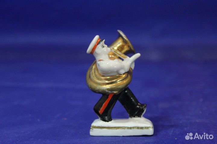 Фарфоровая миниатюра статуэтка Трубач реставрация
