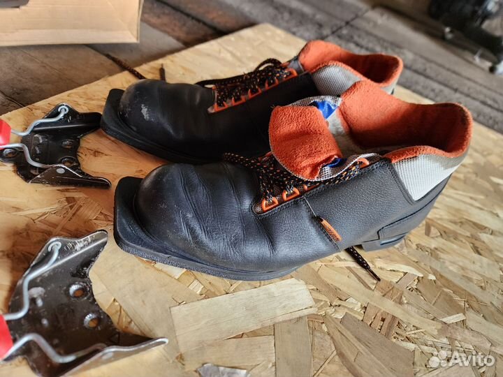 Лыжные ботинки