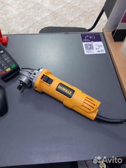 Болгарка ушм Dewalt Dwe8110S