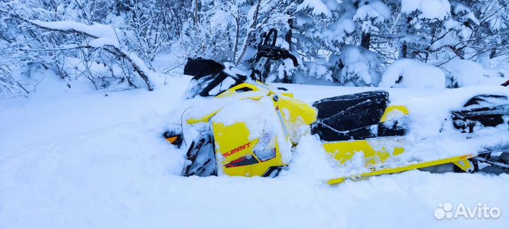 Продам снегоход BRP summit T3 174 2015