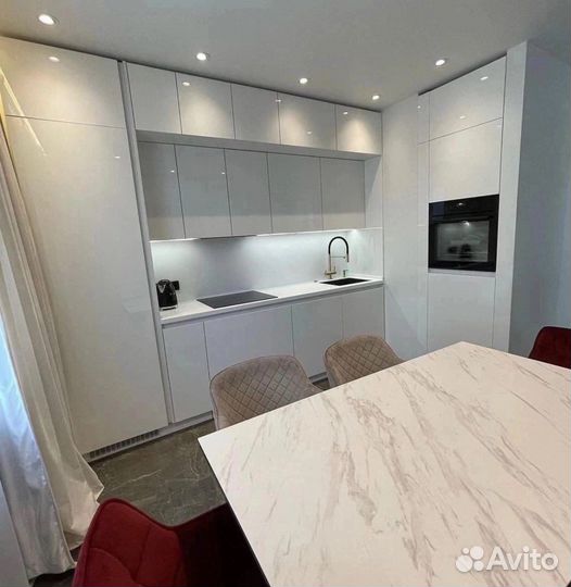 Угловая светлая кухня в рассрочку