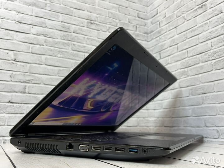 Большой быстрый ноутбук Asus на SSD 17.3