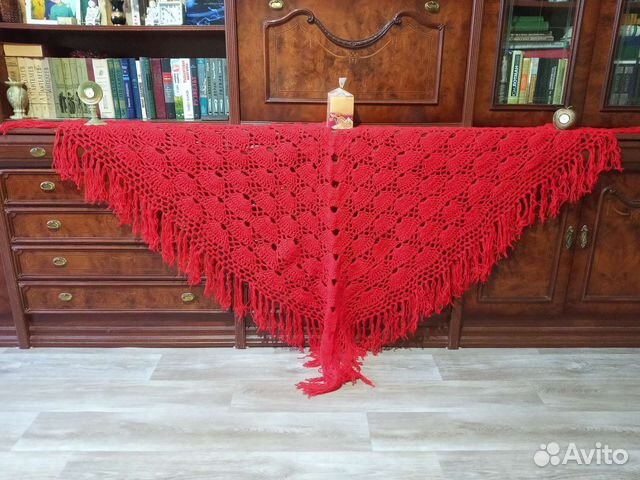 Шали ручной работы. Красная и белая