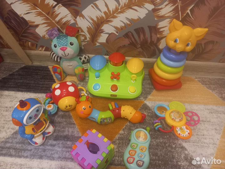 Пакет фирменных игрушек 6 мес+