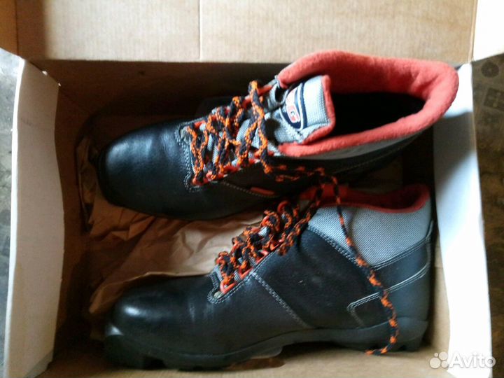 Лыжные ботинки