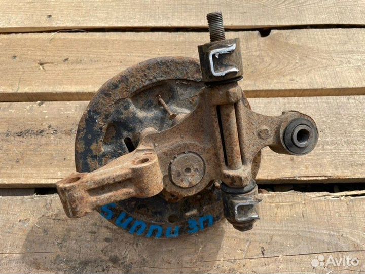 Кулак поворотный задний правый Nissan Sunny N14