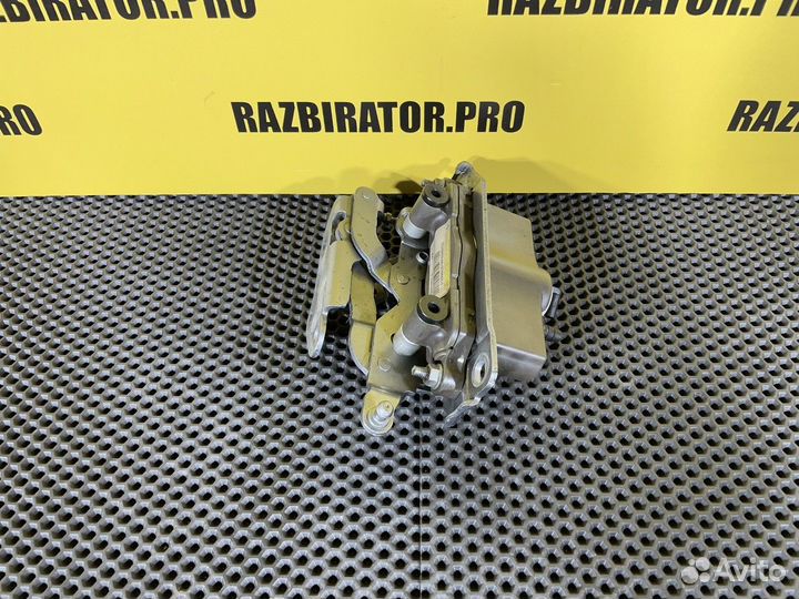 Петля капота левая Mercedes-Benz E-class