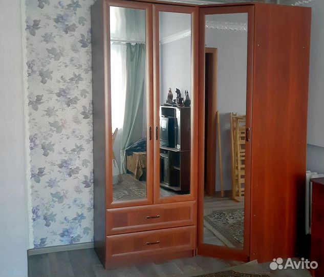 Шкаф