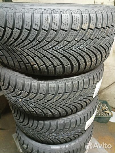 Maxxis Premitra Snow WP6 225/40 R19 и 255/35 R19 93W