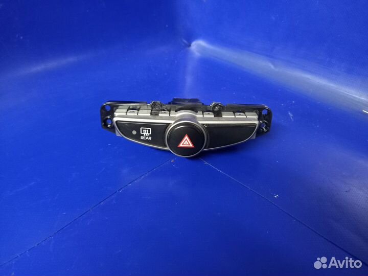 Кнопка аварийной сигнализации Hyundai solaris 1