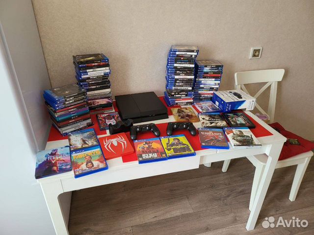 Sony PS4 + 138 игр+ 2 джойстика