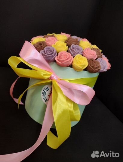 Розы из Белого и Молочного Шоколада - 37 шт