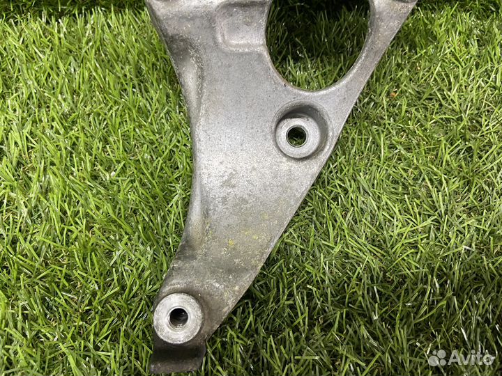 Кронштейн комрессора кодиционера Peugeot 308 DV6