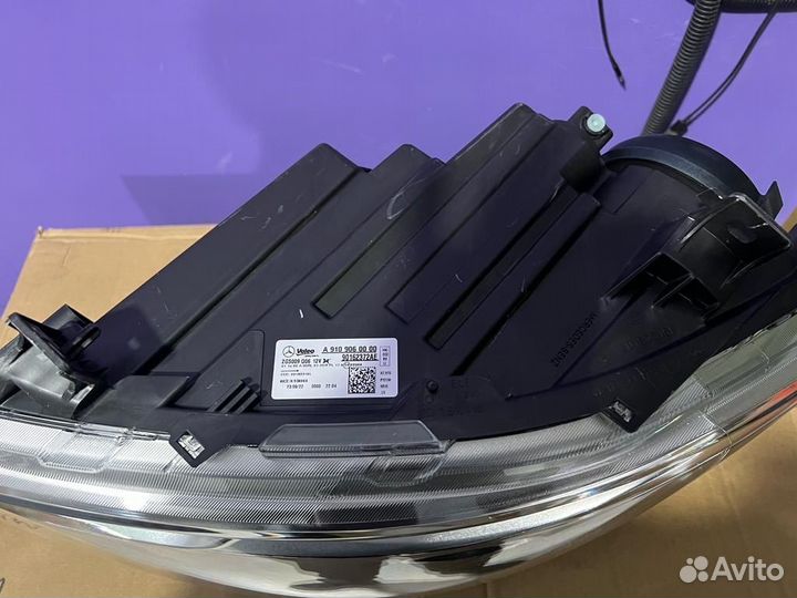 Фара основная передняя правая на Mercedes Sprinter