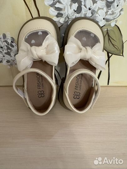 Сандалии для девочки 24 размер новые