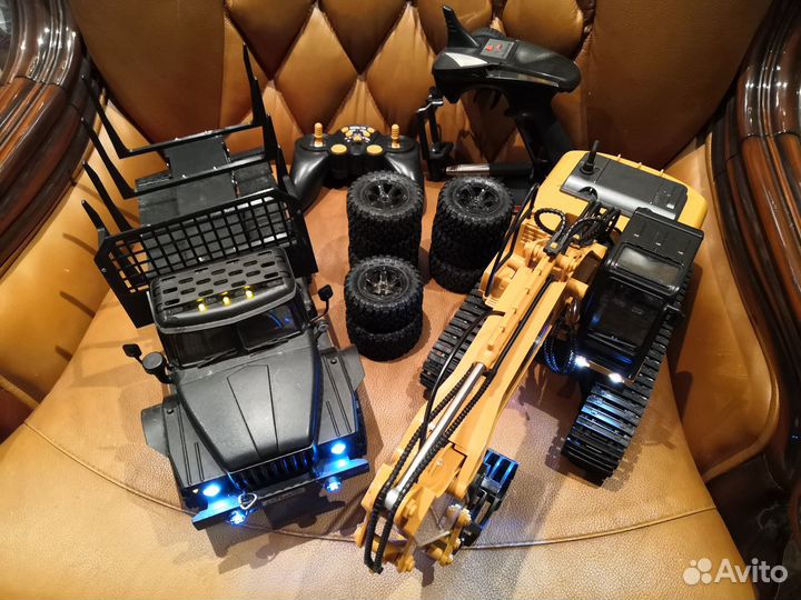 Радиоуправляемая модель машины и экскаватор. Комбо