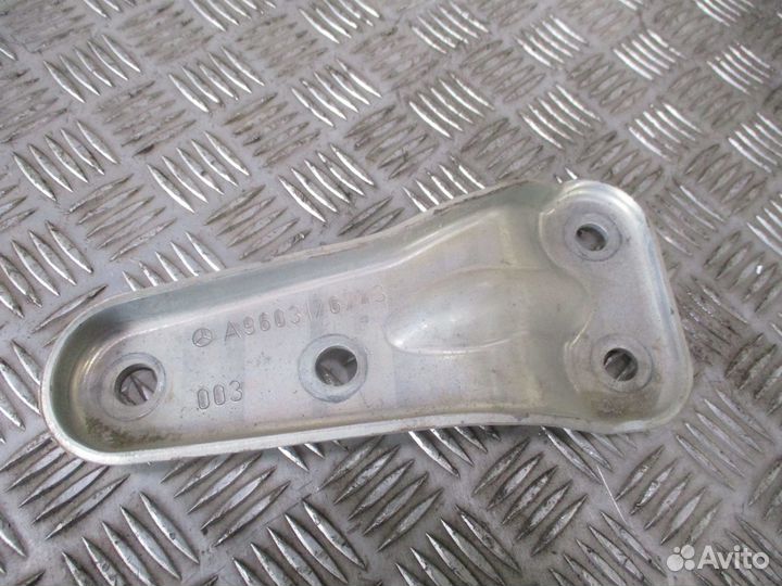 Кронштейн замка кабины Mercedes-Benz A9603176743