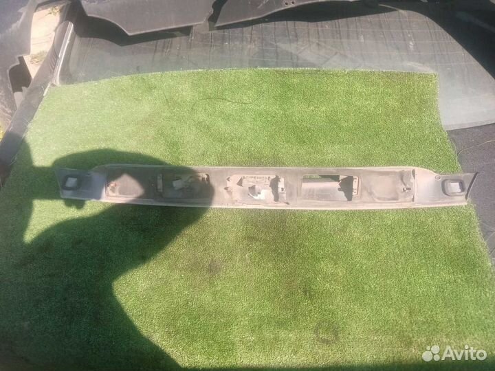 Накладка крышки багажника Renault Fluence